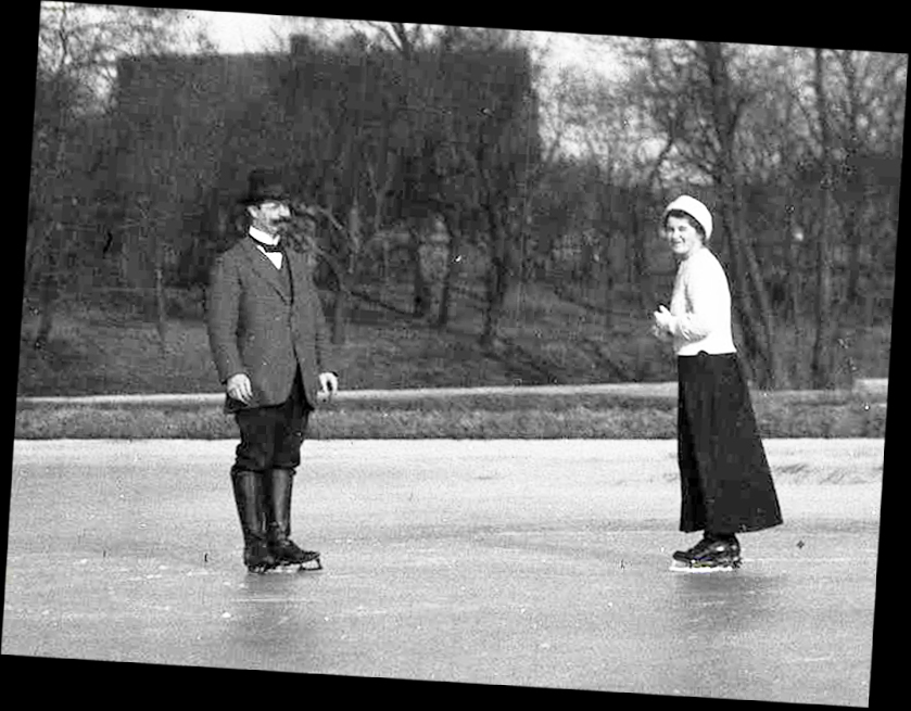 1900-1907 ca CHRISSY CROIL (m. Vlasto) PHOTOGRAPHS OF CROIL AND MITCHELL FAMILY Unidentified pair scating In or near Milwaukee or the St Lawrence River near Montreal 02.jpg